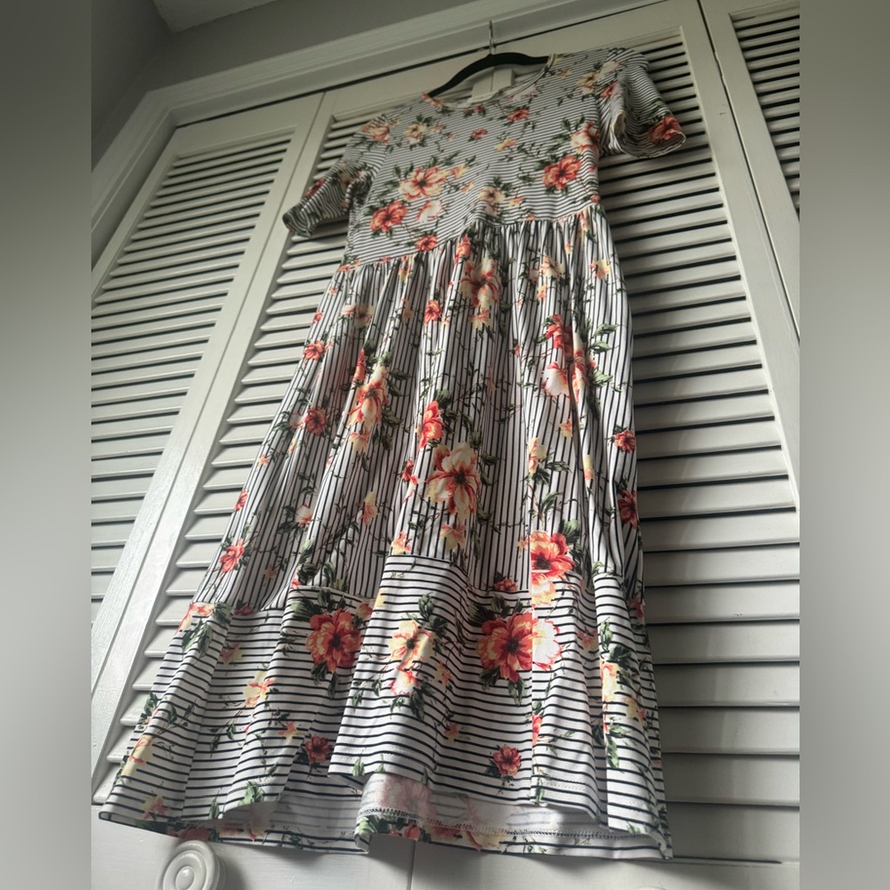 Floral Striped Dress - Picture 2 of 4
